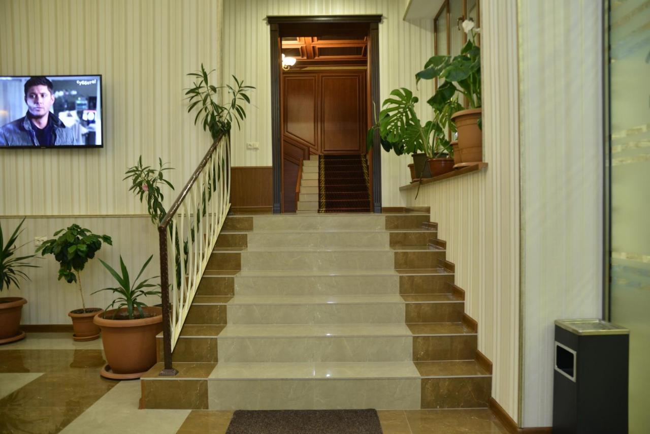 Khrchit Hotel Martuni Exterior photo